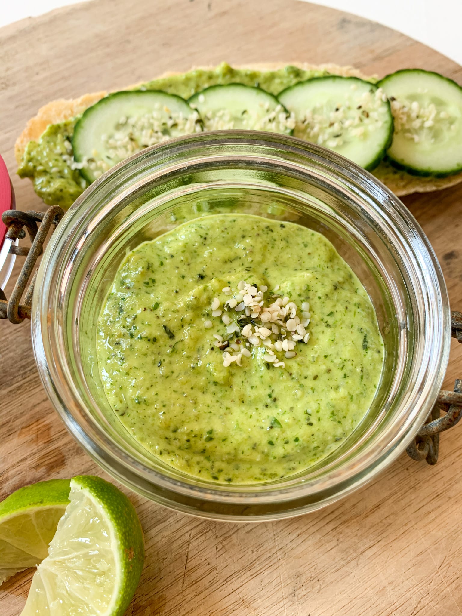 Korianteripesto Korianteripestoa puualustalla