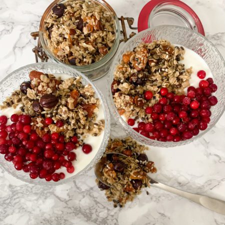 Aamiaisgranola hampun- ja pellavansiemenistä